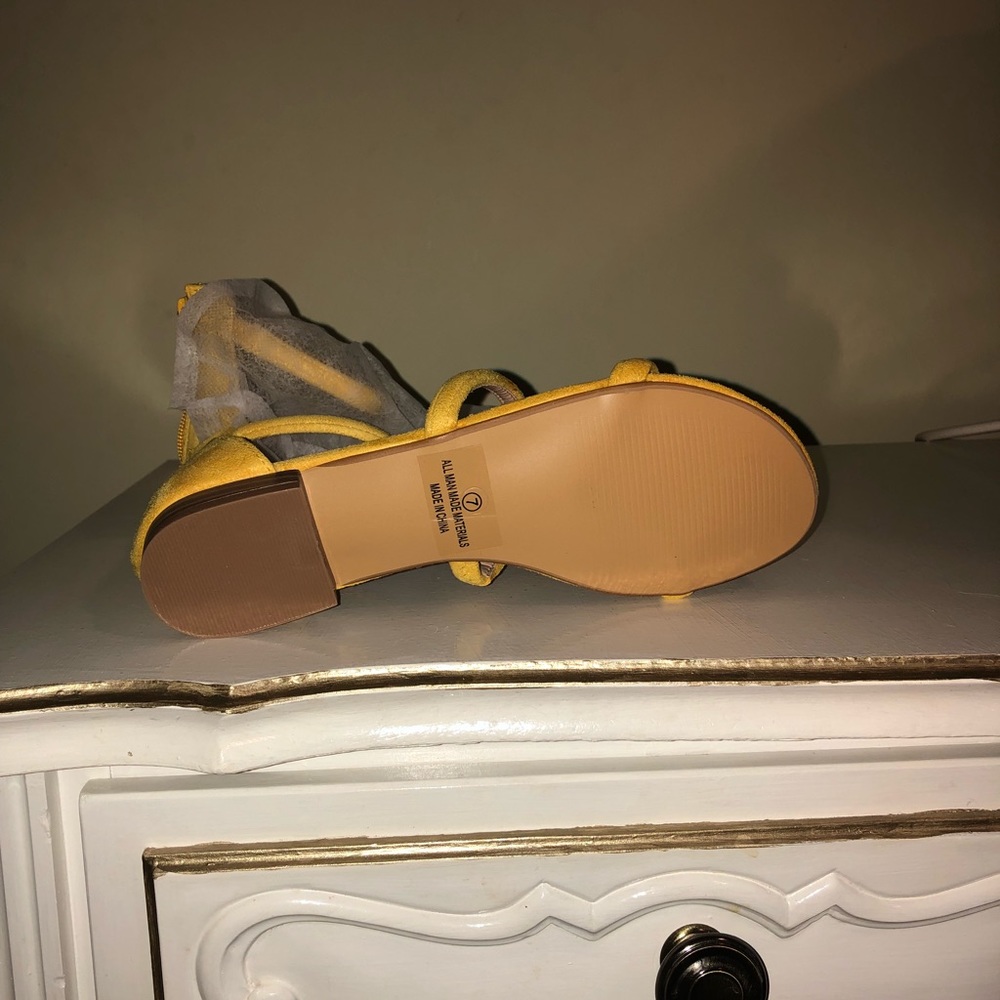 Shoes - Picture 4 of 6